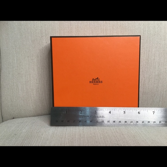 Hermès box 6”x6x 1 1/2” - Picture 6 of 7